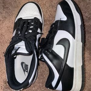 Nike black and white low dunk